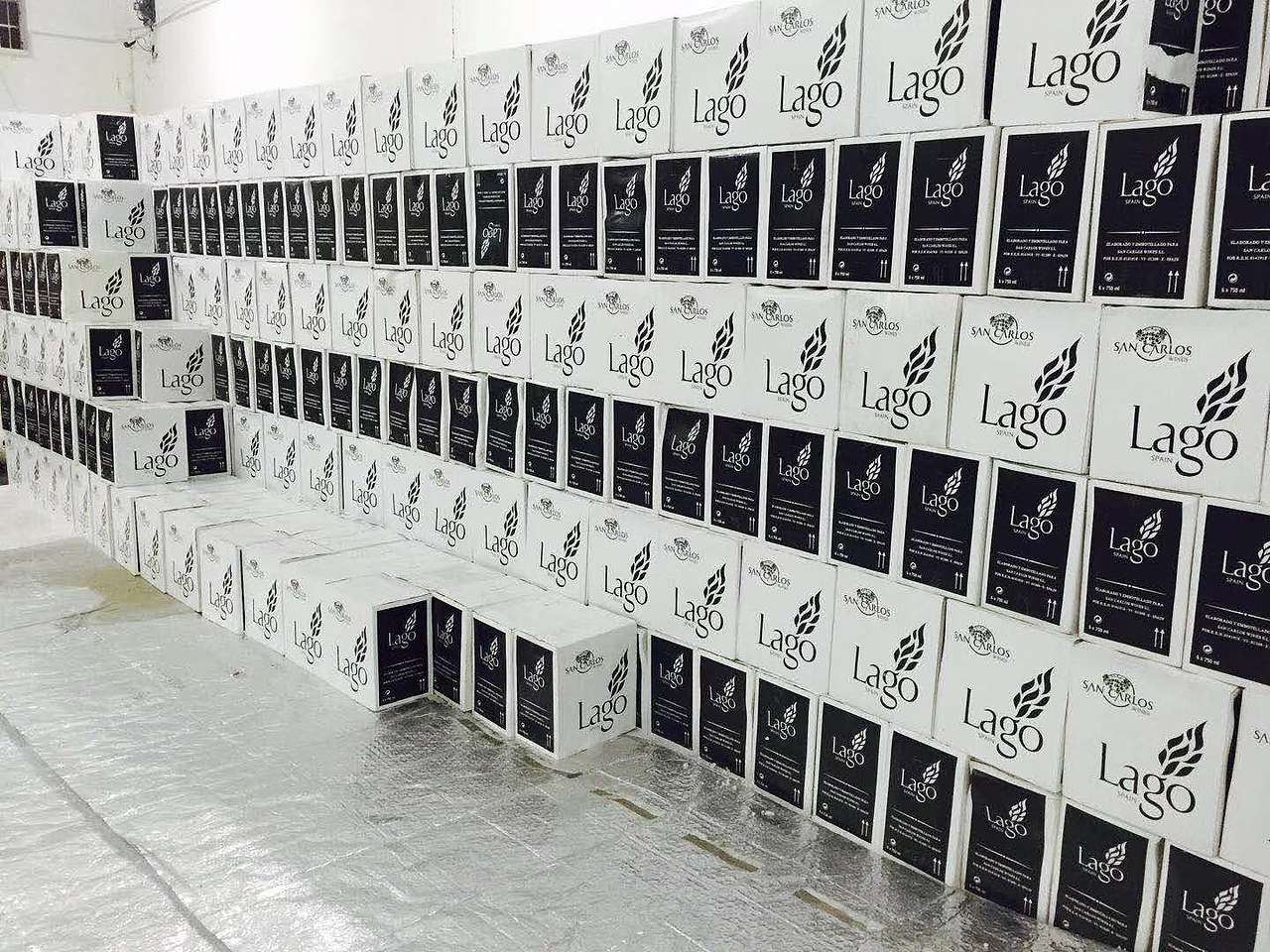 一款红酒标签设计及企业标志、品牌LOGO设计