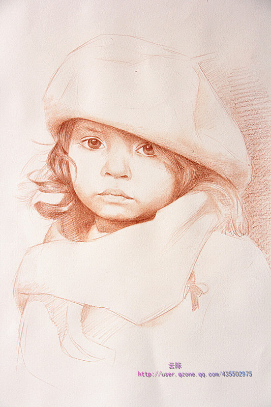 彩铅的颜色叠加性很好,所以在画彩铅第一步的时候,先画出人物的素描