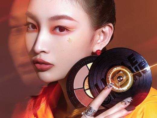 小奥汀唱片眼影妆面LOOK