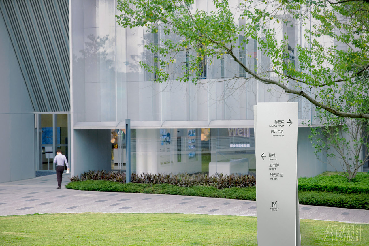 通过小路亦可以进入乐园,<br>参与到忘我的专注。<br><br>场地标识清晰的告诉你,<br>自然要素也是你的伙伴。<br>