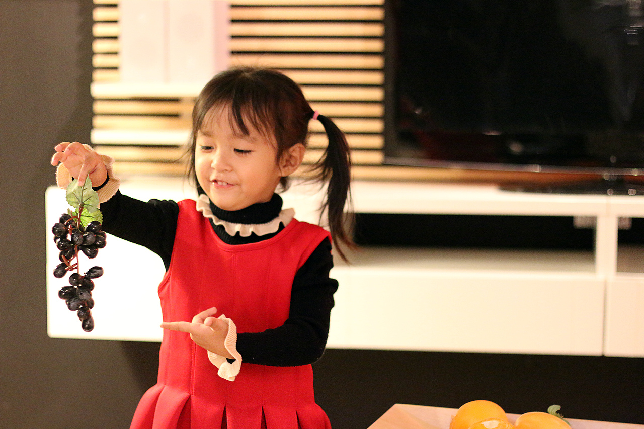 宜家行之天真无邪小美女