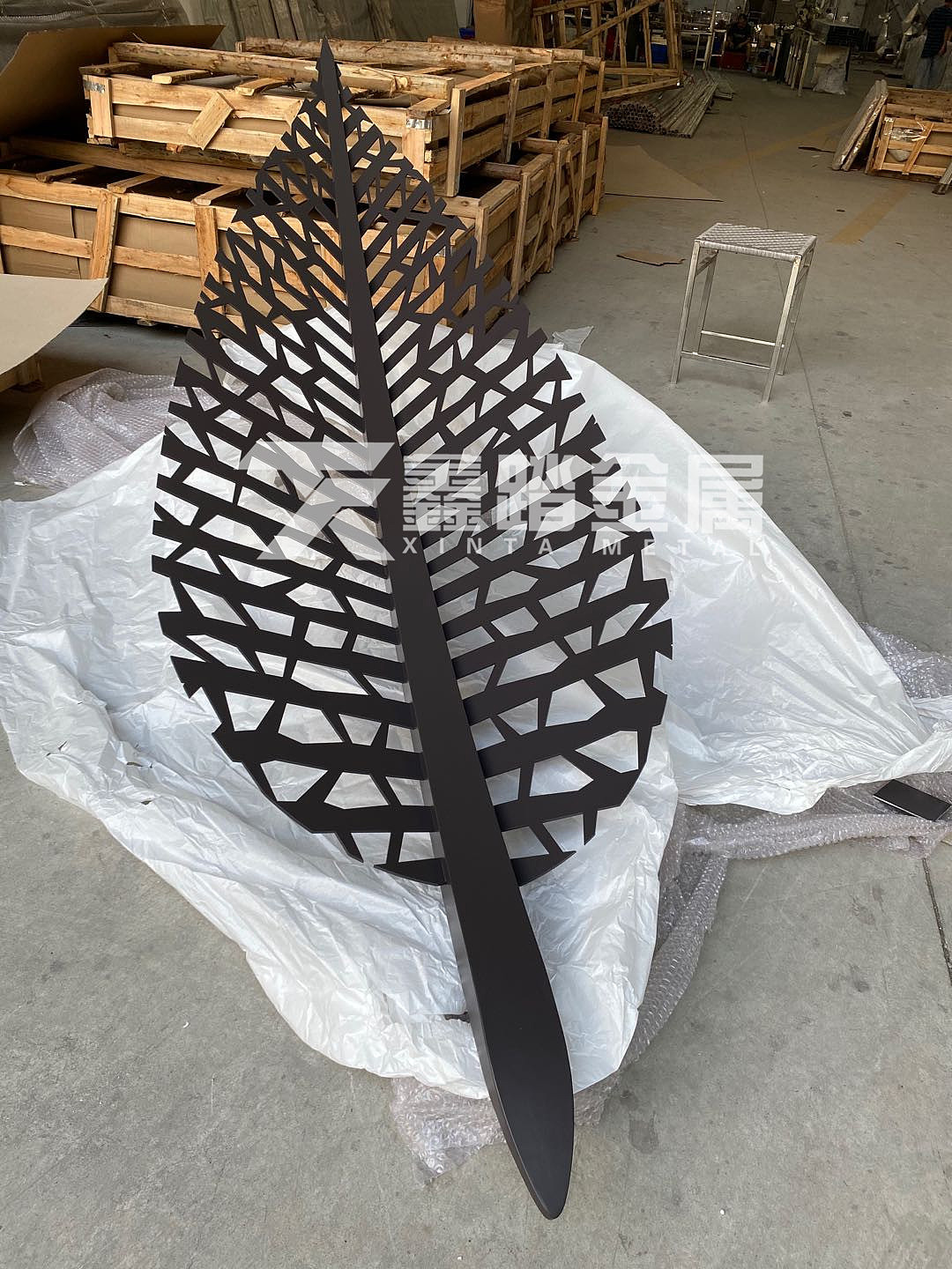 一叶知秋景观创意不锈钢树叶雕塑公园草坪树叶造型摆件