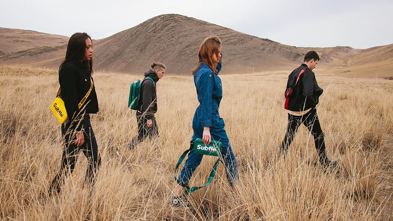 潮牌 / 2019春夏户外广告（图ZMTY4MDg4MTQw） - 宣传片 - 站酷设计师啊近啊旧原创素材 - 站酷ZCOOL