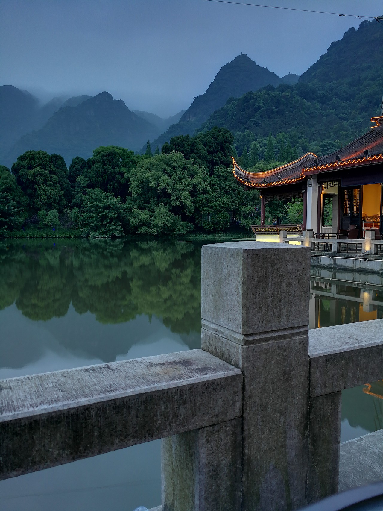 九峰山下碧湖畔（图ZMTYyMjEzMTM2） - 风光摄影 - 站酷设计师小合子设计原创素材 - 站酷ZCOOL