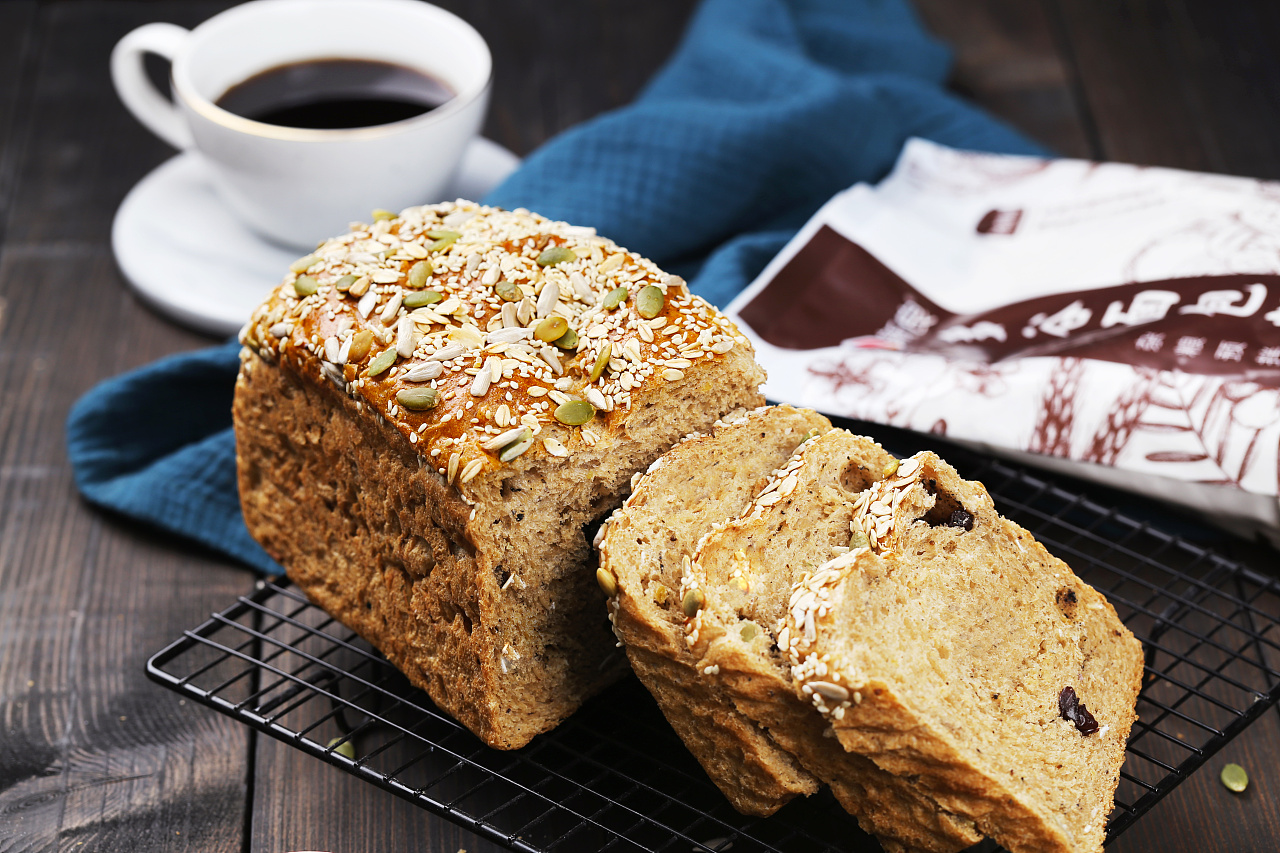 一组谷物面包拍摄