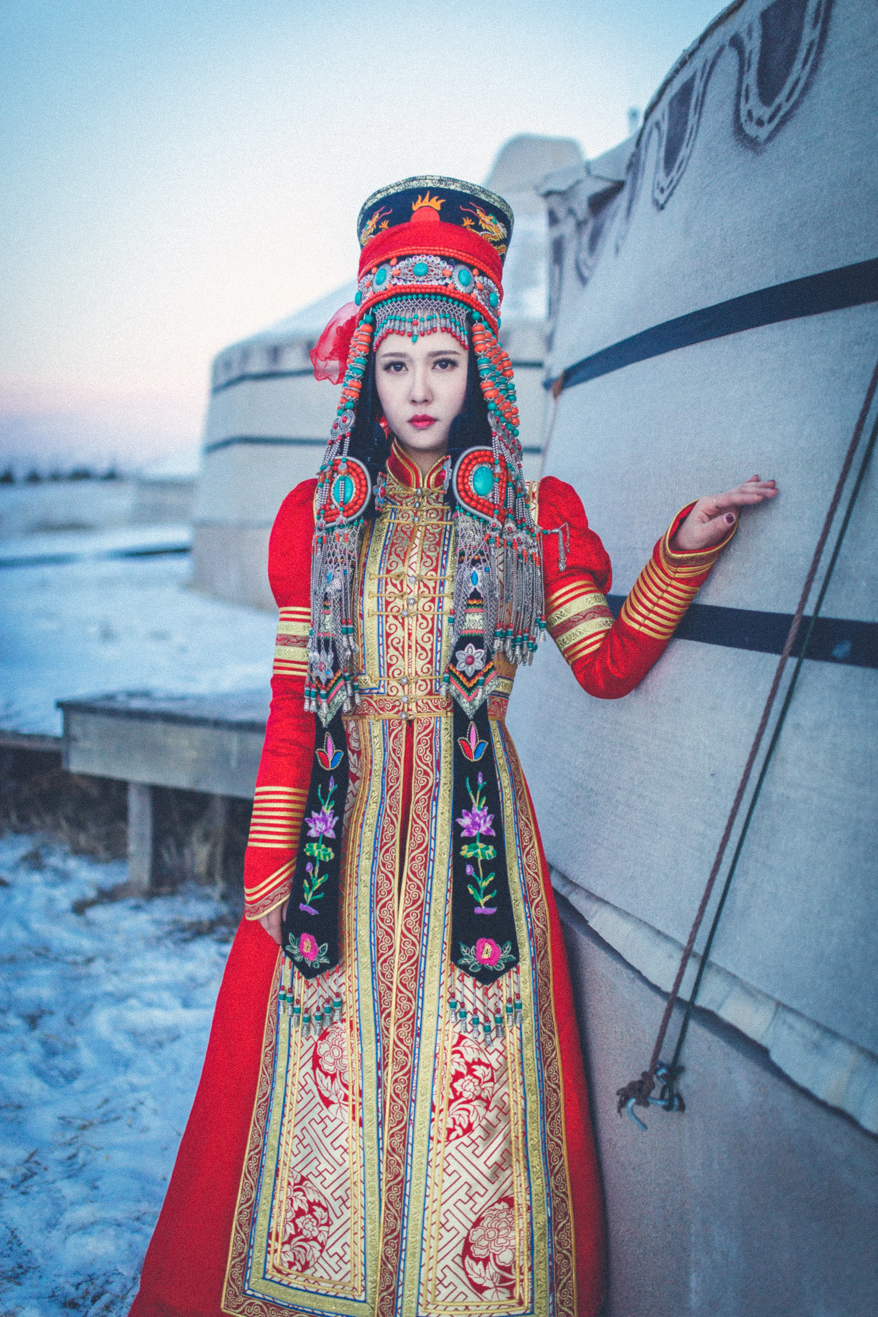 蒙古族服饰美女图片