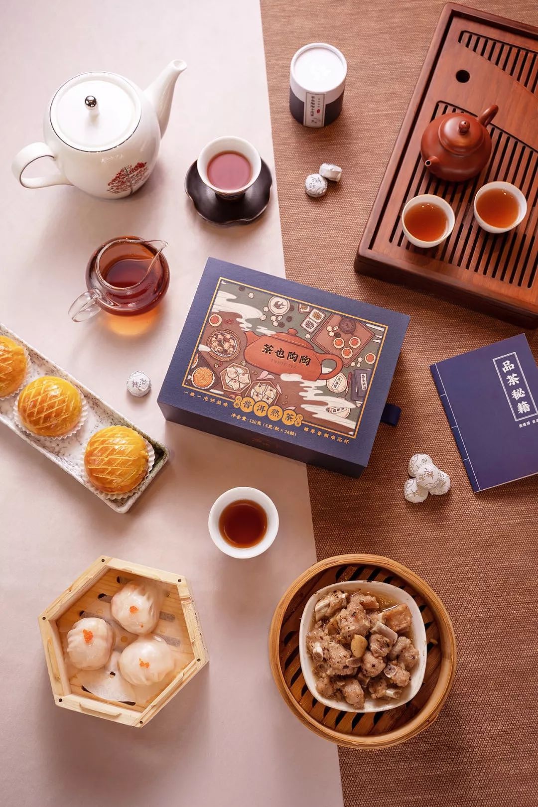 摄影的陈列真的很讲究也很用心,几乎完全还原了画面里的场景内容和排布用意,反正我很是喜欢。第一次看到照片开心到飞起哦,我感觉摄影师懂我啊真的超级感动,果然是年纪大了,比较容易感动。。。
-<br>-