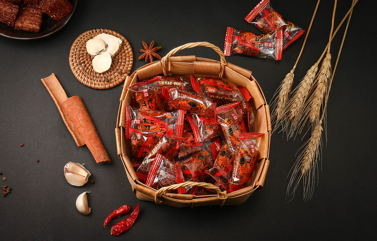 美食 辣条 场景搭配 美味 食物摄影 产品摄影（图ZNzczODMxOTY=） - 产品摄影 - 站酷设计师紫菜是一只猫原创素材 - 站酷ZCOOL