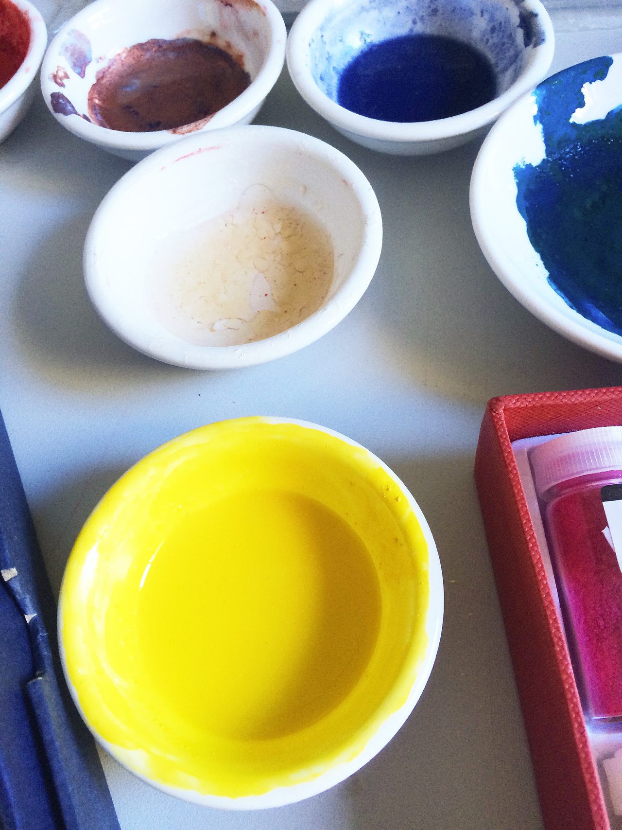 画岩彩真的很都肉疼~~~~(>_ )~~~~ 颜料买的时候伦克 画的时候要伦坨