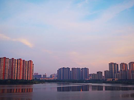 夕阳洒下的人间