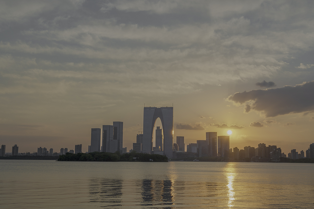 金鸡湖的落日（图ZMzc4OTYwODI0） - 风光摄影 - 站酷设计师motter原创素材 - 站酷ZCOOL