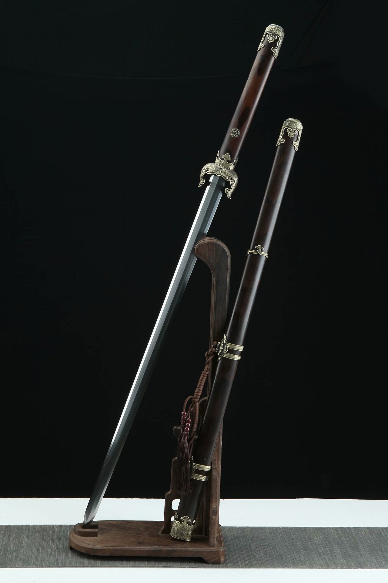 双手长剑八宝莲花浮雕牡丹和风堂美术刀剑