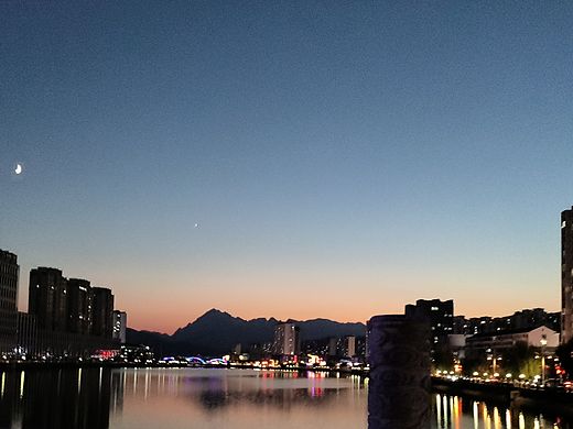 此景如画，亦抚人心