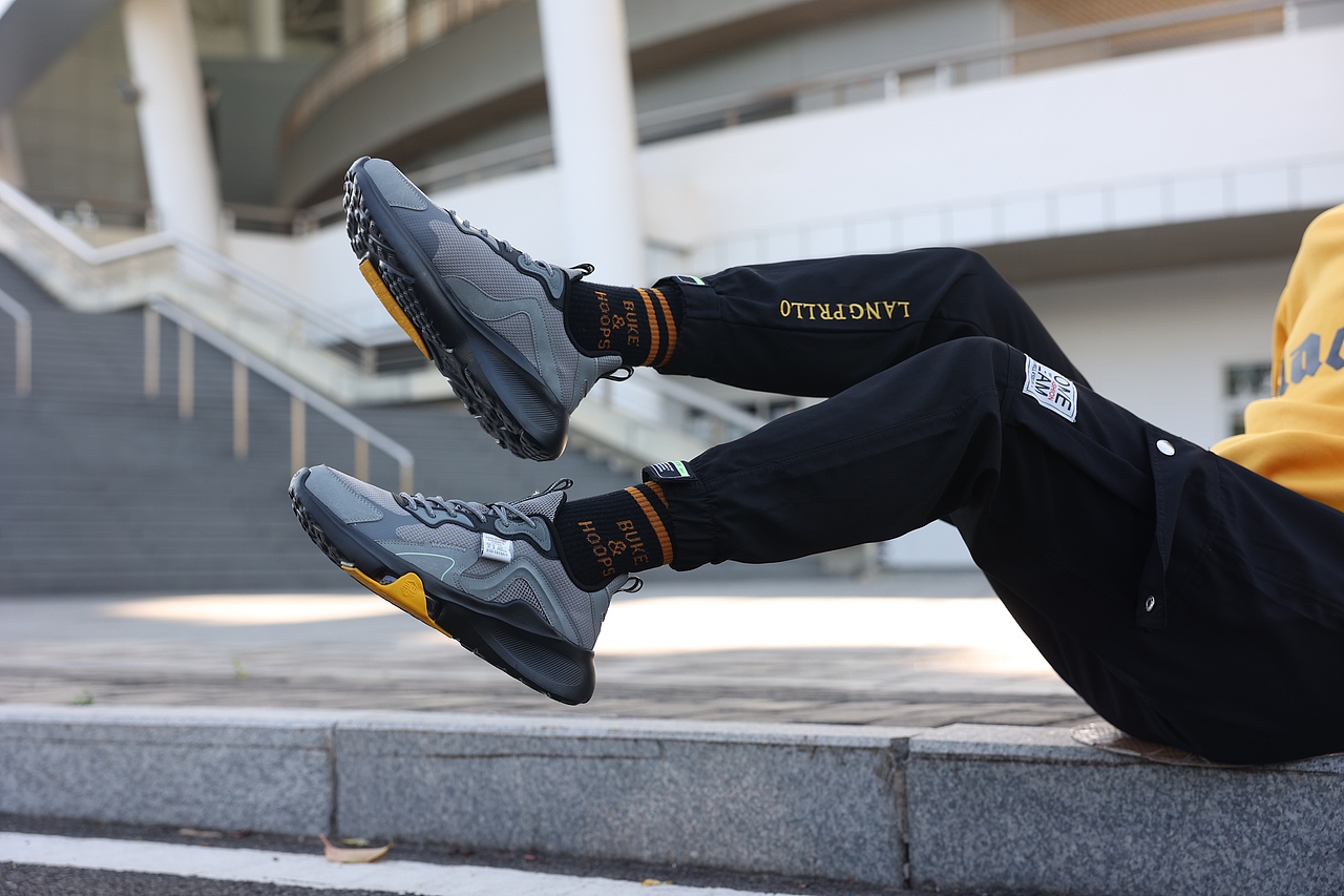 【详情】【修图】一组跑鞋外景的修图和详情制作（图ZMzAxMzgxODgw） - 电商 - 站酷设计师MISSCHENDESIGN原创素材 - 站酷ZCOOL