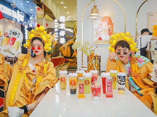 冠茶以创新入选十大奶茶店排行榜,成新一代流量王