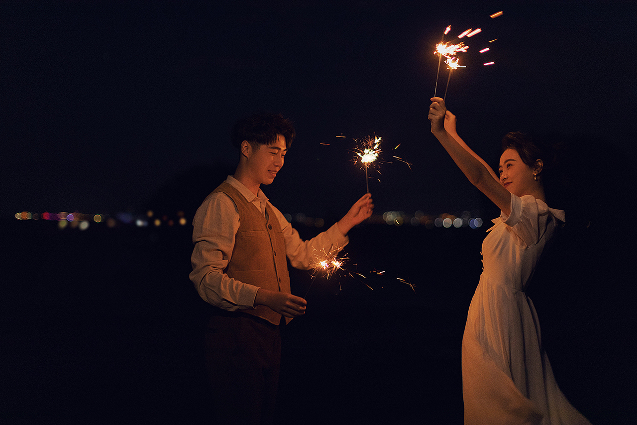 洱海边夜景（图ZMjI4OTUxNzY0） - 人像摄影 - 站酷设计师灬修图的麦子原创素材 - 站酷ZCOOL