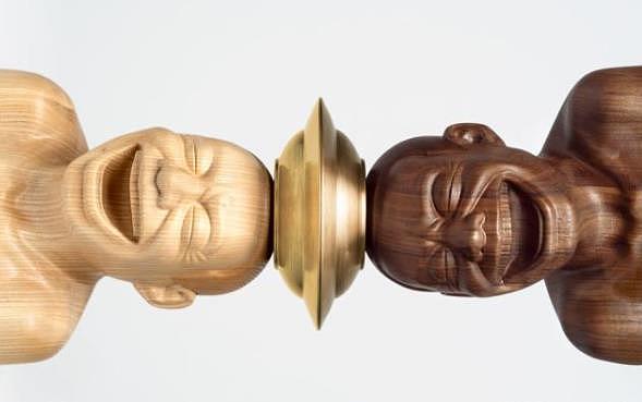 musorx岳敏君笑脸木质雕塑品