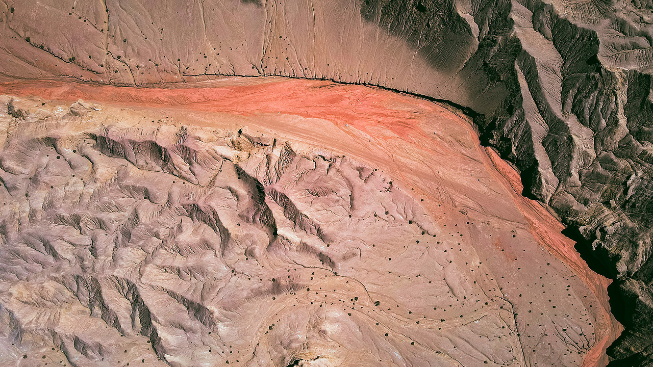 大地之血的航拍与特写