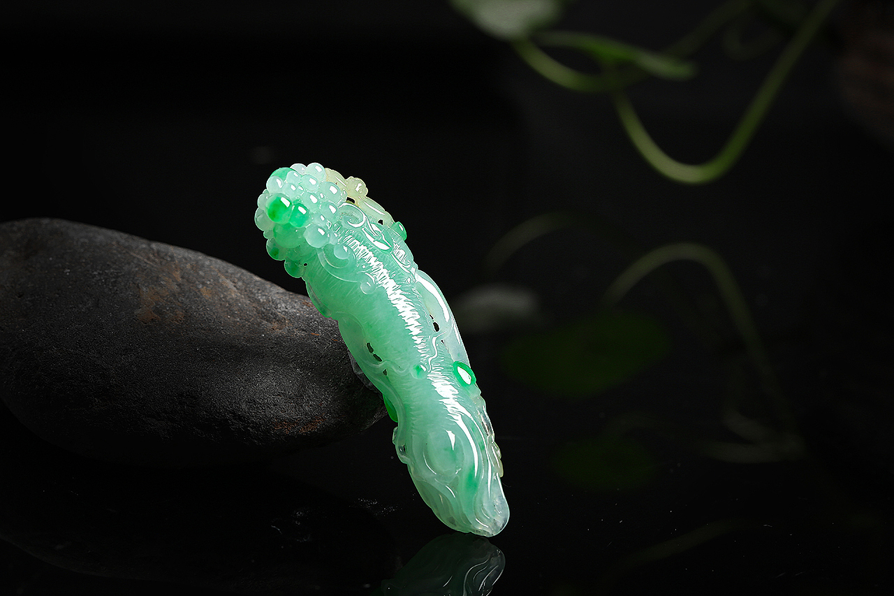 翡翠雕件 “千年人参”（图ZMTAxMjQxNzQw） - 产品摄影 - 站酷设计师000000张原创素材 - 站酷ZCOOL