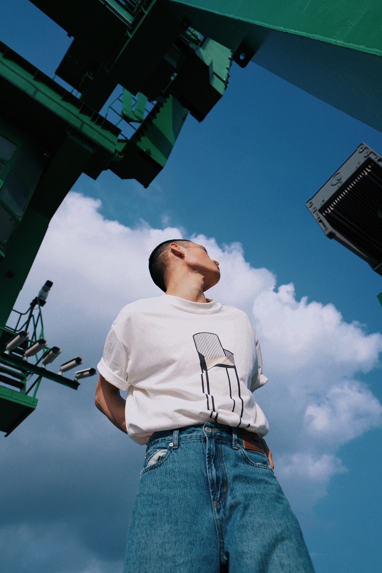夏日的天空（图ZMjYwOTg2MTky） - 人像摄影 - 站酷设计师摄影师菲菲原创素材 - 站酷ZCOOL