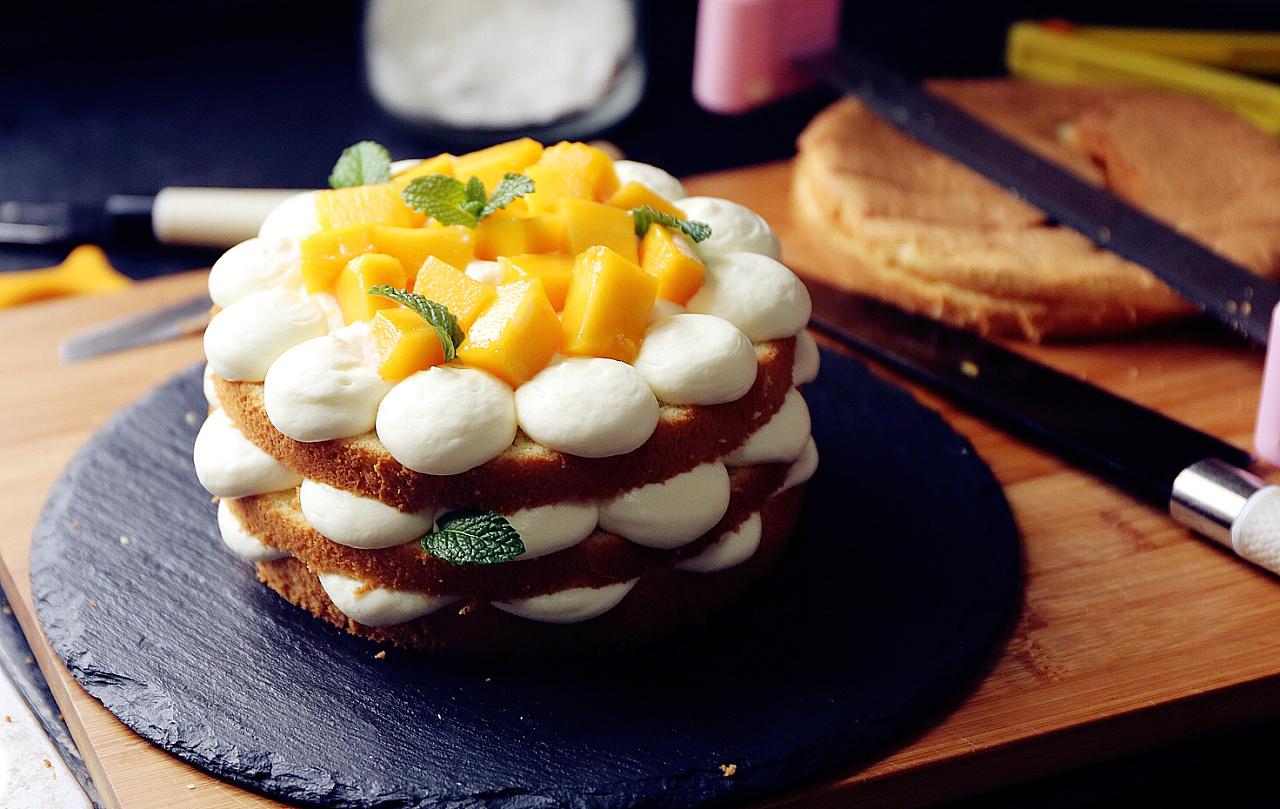 紧跟潮流，全球最火的“裸蛋糕”优雅来袭！_奶油