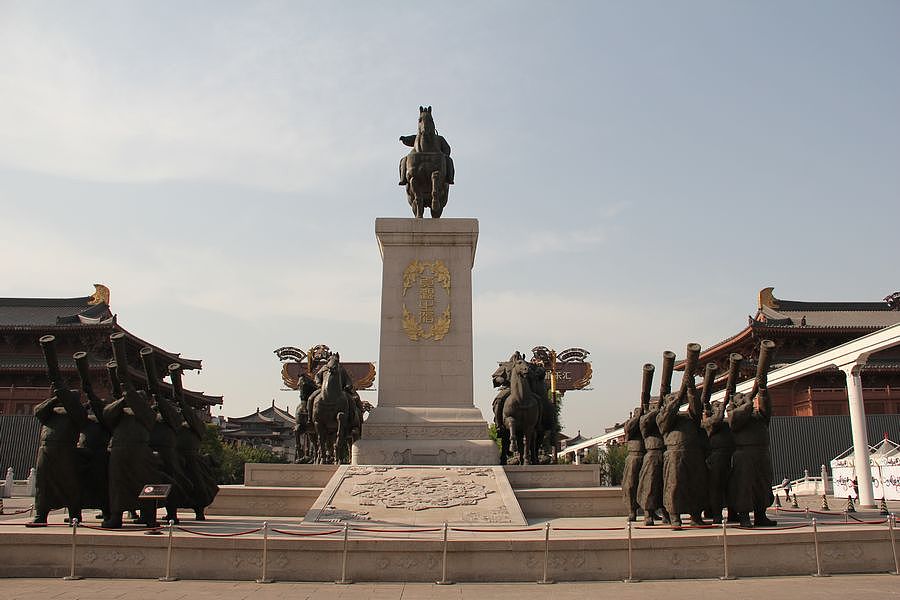 大雁塔广场的城市雕塑