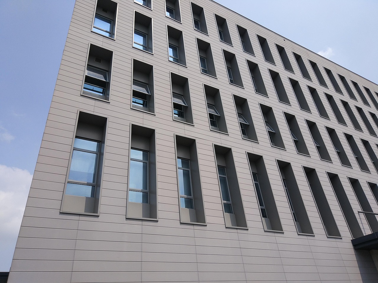 装配式水泥外墙挂板案例分析_美岩水泥板-站酷zcool