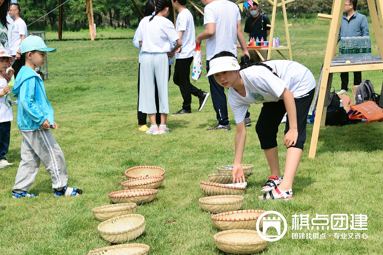 棋点团建|客户到达场地互换礼物