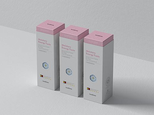 一组孕妇护肤品的包装设计