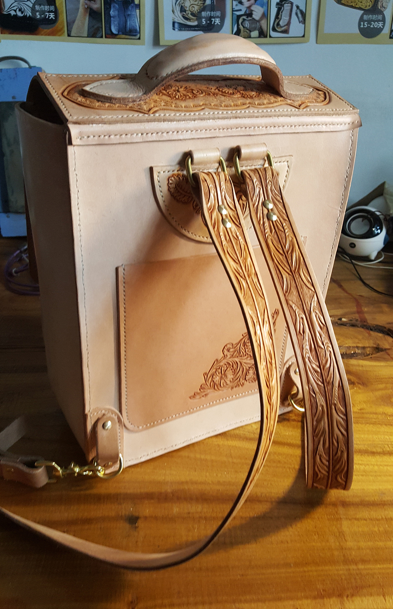 个性定制皮雕彩绘背包