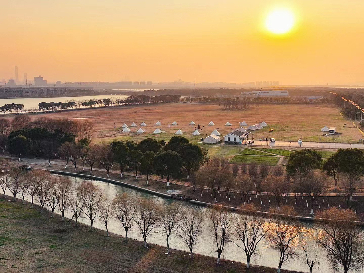 露营基地的远景图