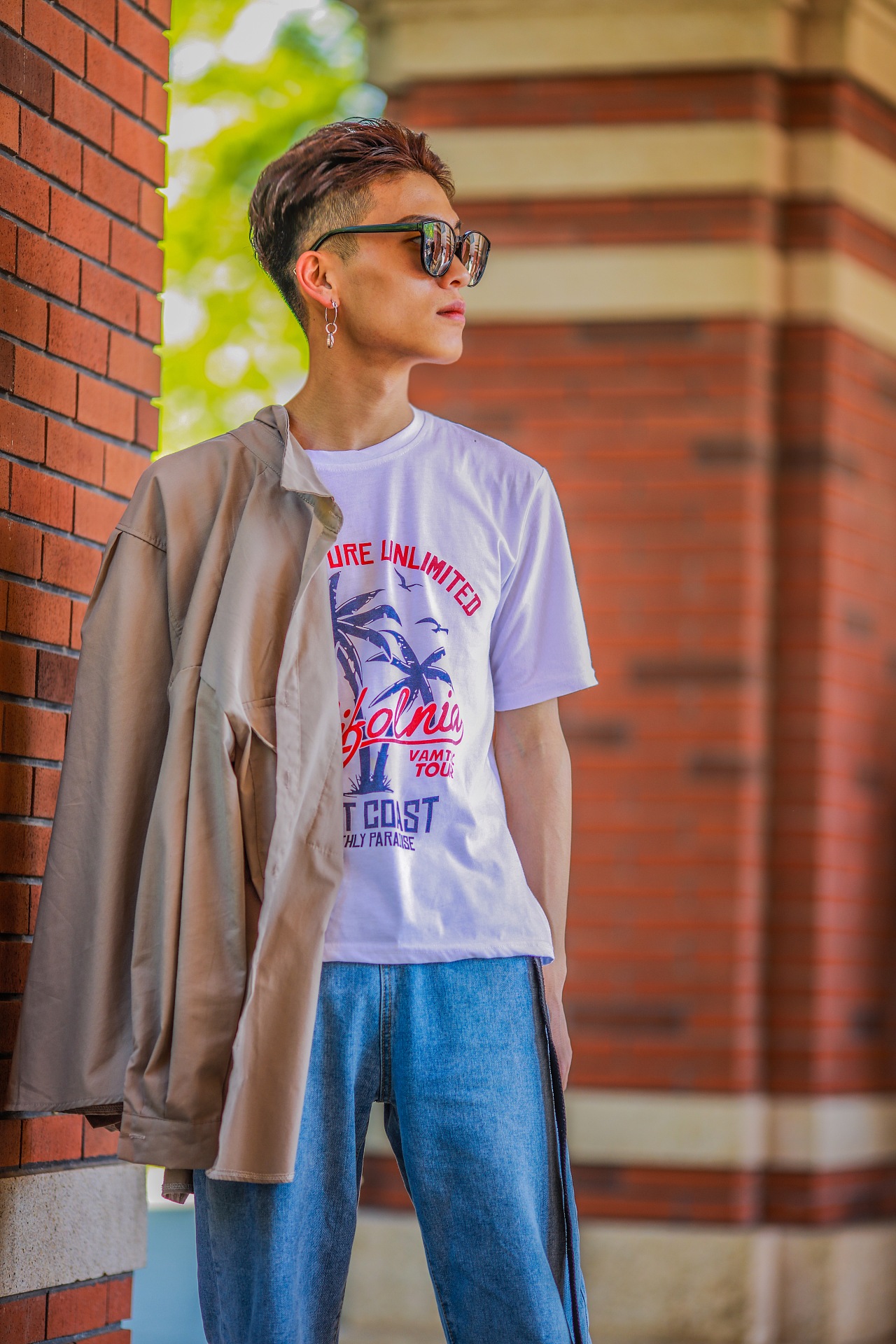 摄影天津人像 芦苇街道墨镜男