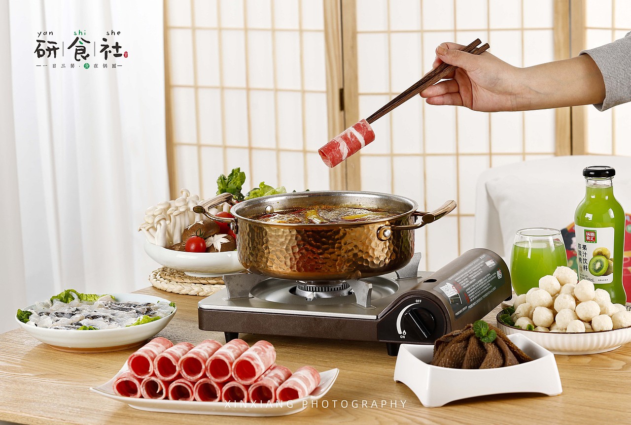 火锅涮肉场景图