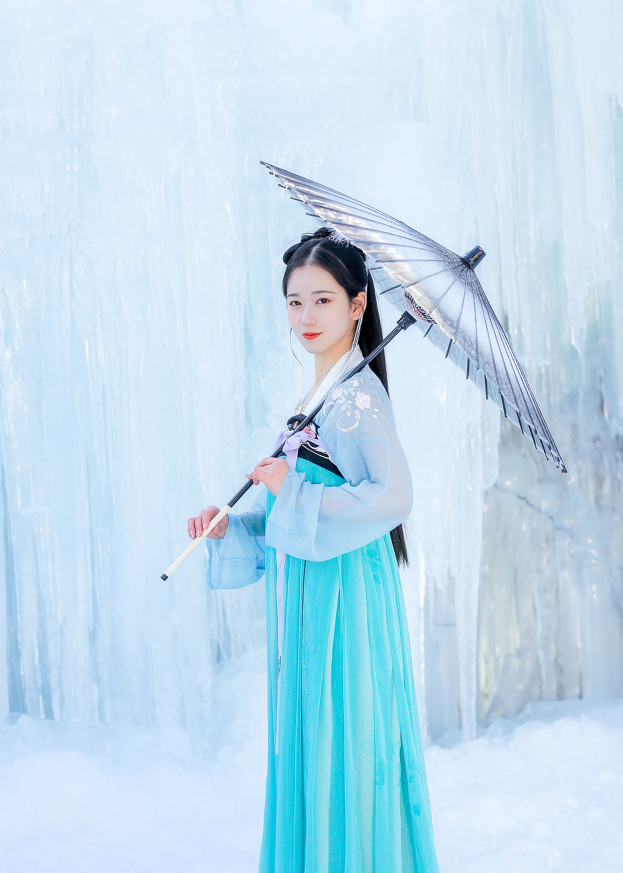 冰肌玉骨自清凉无汗水殿风来暗香满