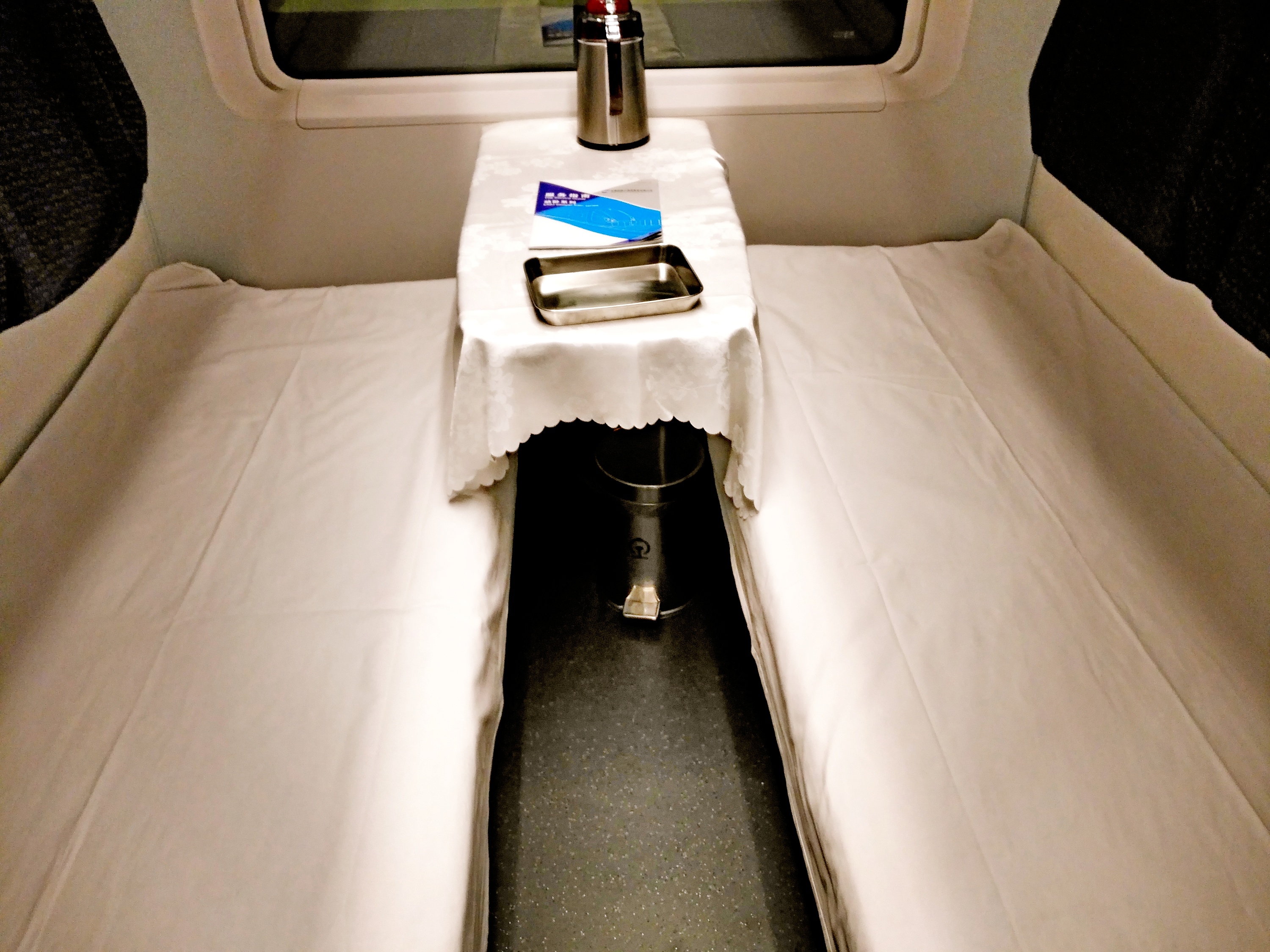 火车上的卧铺是什么样的，求图_百度知道