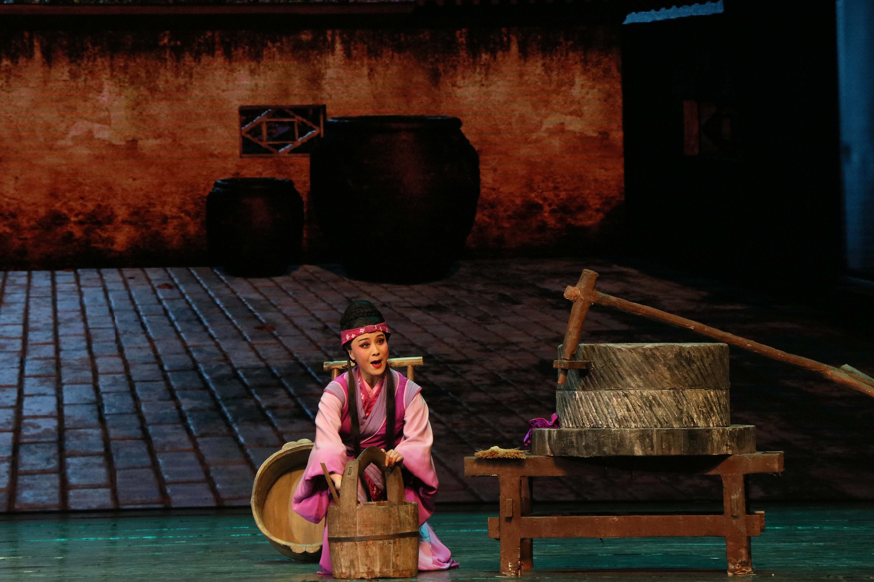 黄梅戏《小乔初嫁》舞台剧照