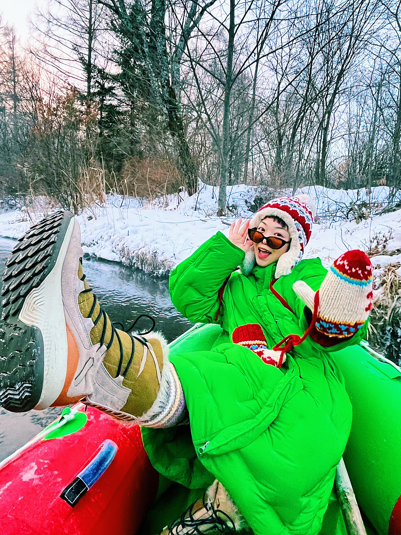 绿色真的好鲜艳长白山旅游拍照人像摄影