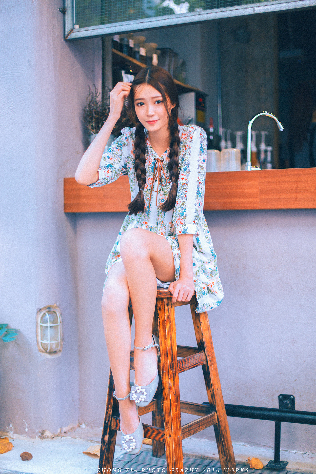 一个人的咖啡馆（图ZNTMwMDczMzY=） - 人像摄影 - 站酷设计师仲夏wind原创素材 - 站酷ZCOOL