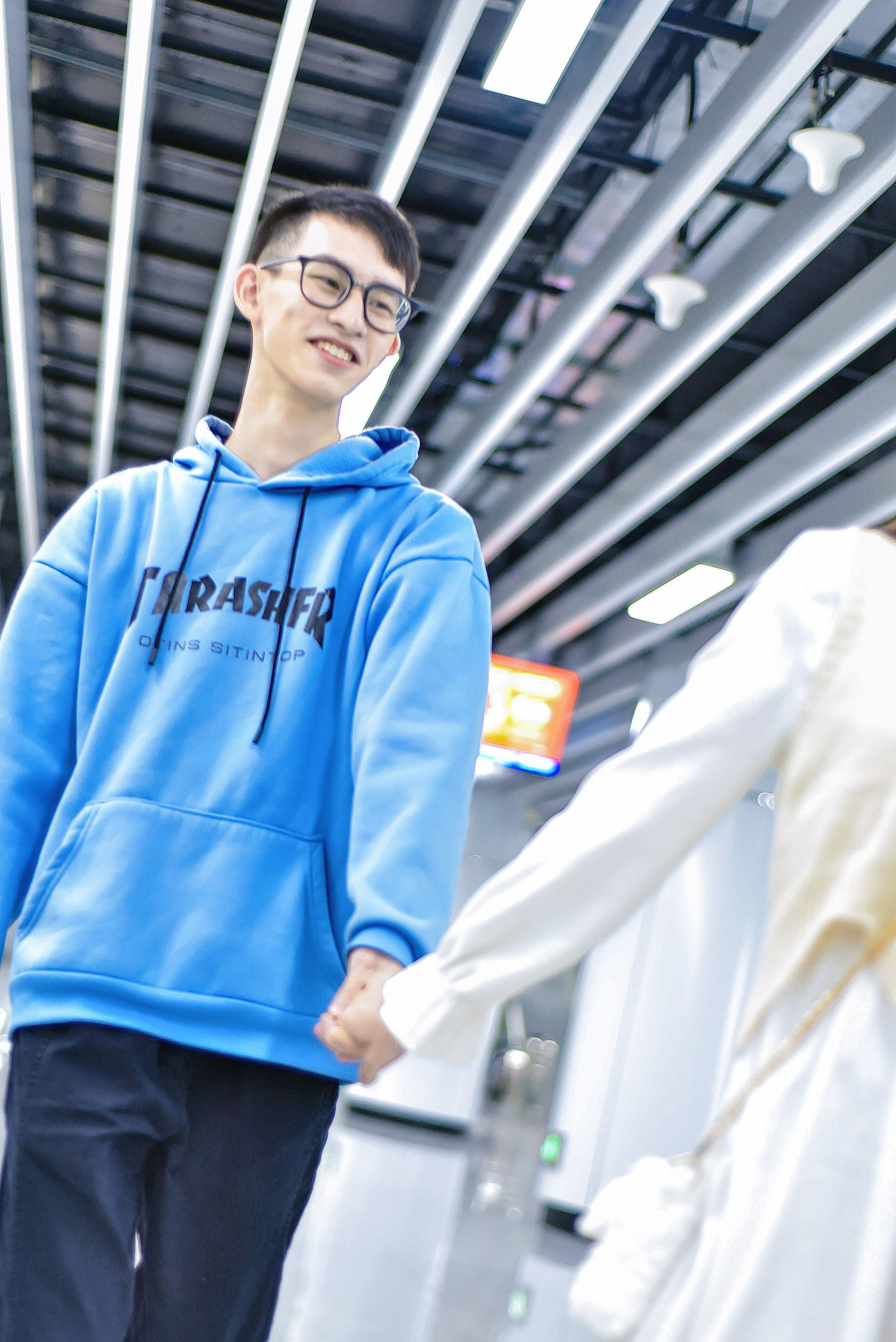 广州地铁情侣拍摄