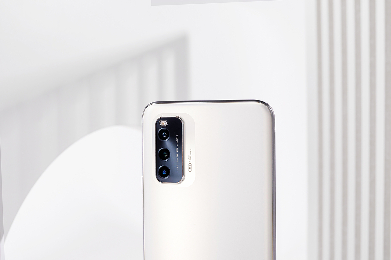 iqooneo5活力版丨冰峰白