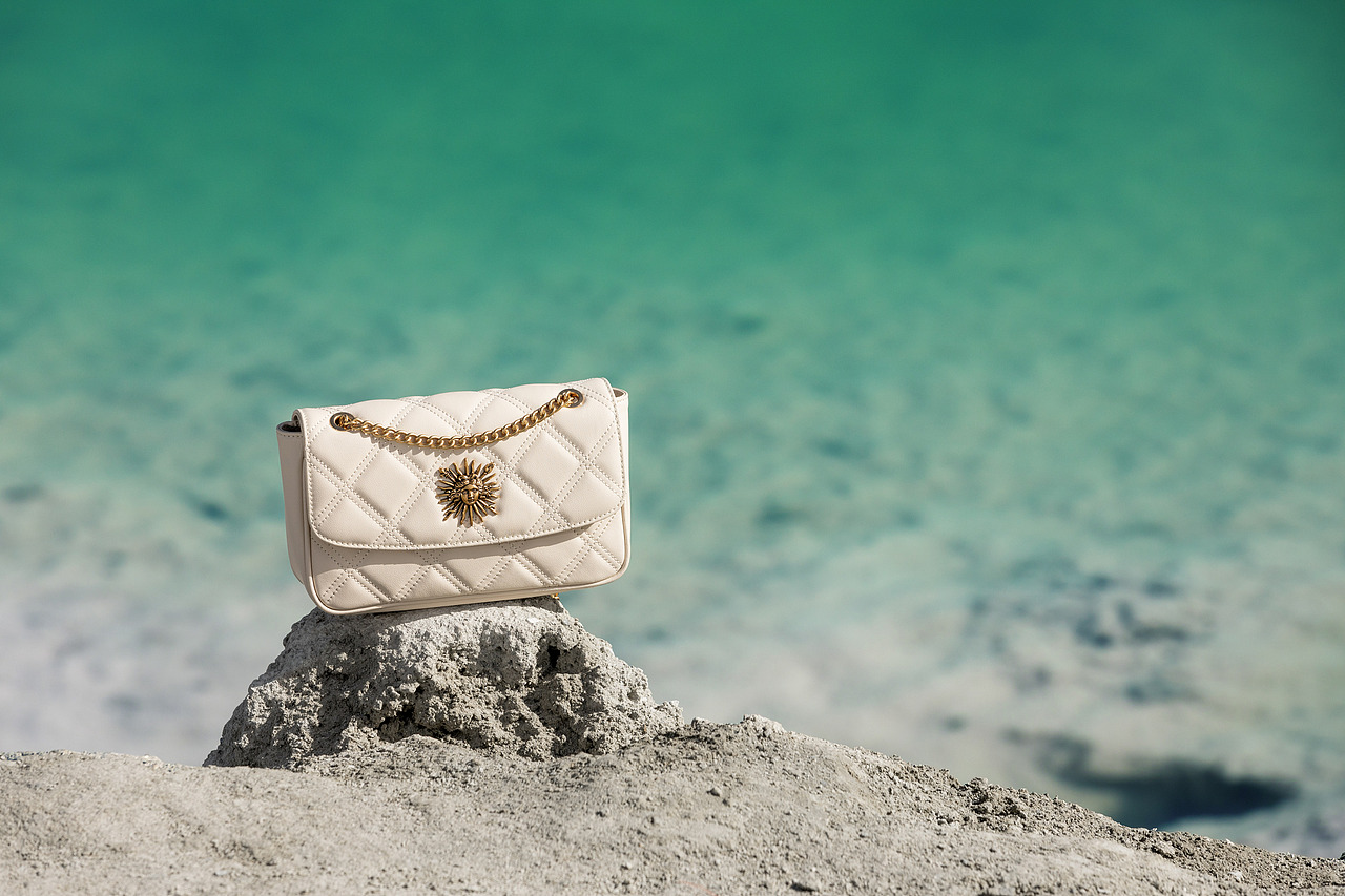 室外产品创意图（图ZMjcwODc3NDQ0） - 产品摄影 - 站酷设计师摄影师大林原创素材 - 站酷ZCOOL