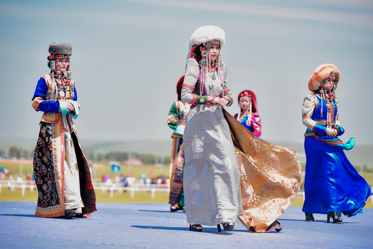 热情奔放的蒙古族庆祝2019中国草原蒙古马文化节