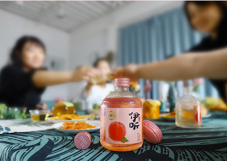 伊听蜜桃酒（图ZMjE5NjI3MzQ4） - 品牌 - 站酷设计师伊听果酒原创素材 - 站酷ZCOOL