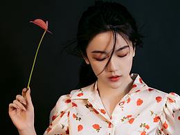 女