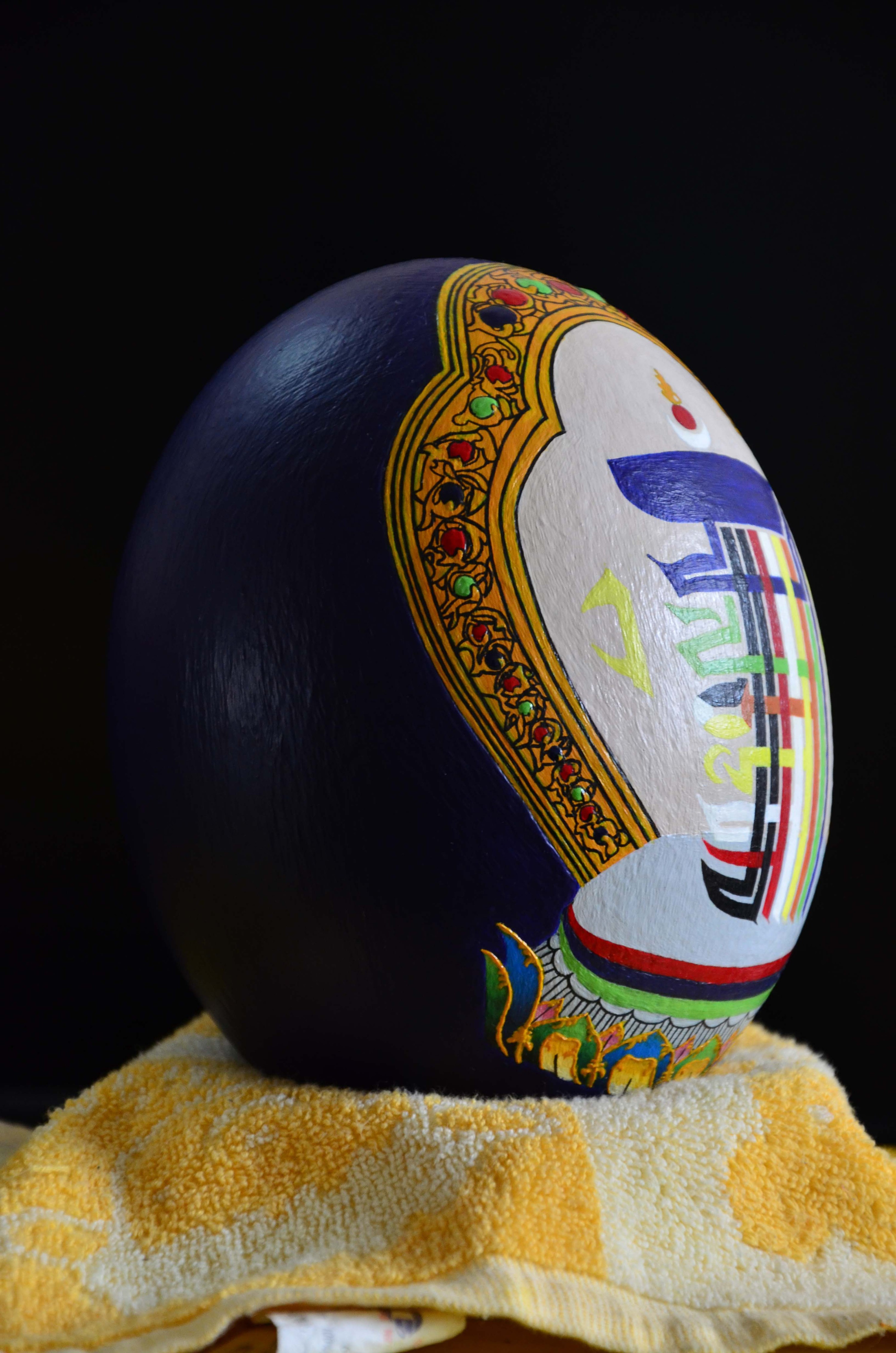 十相自在 八宝吉祥 画在鸵鸟蛋上