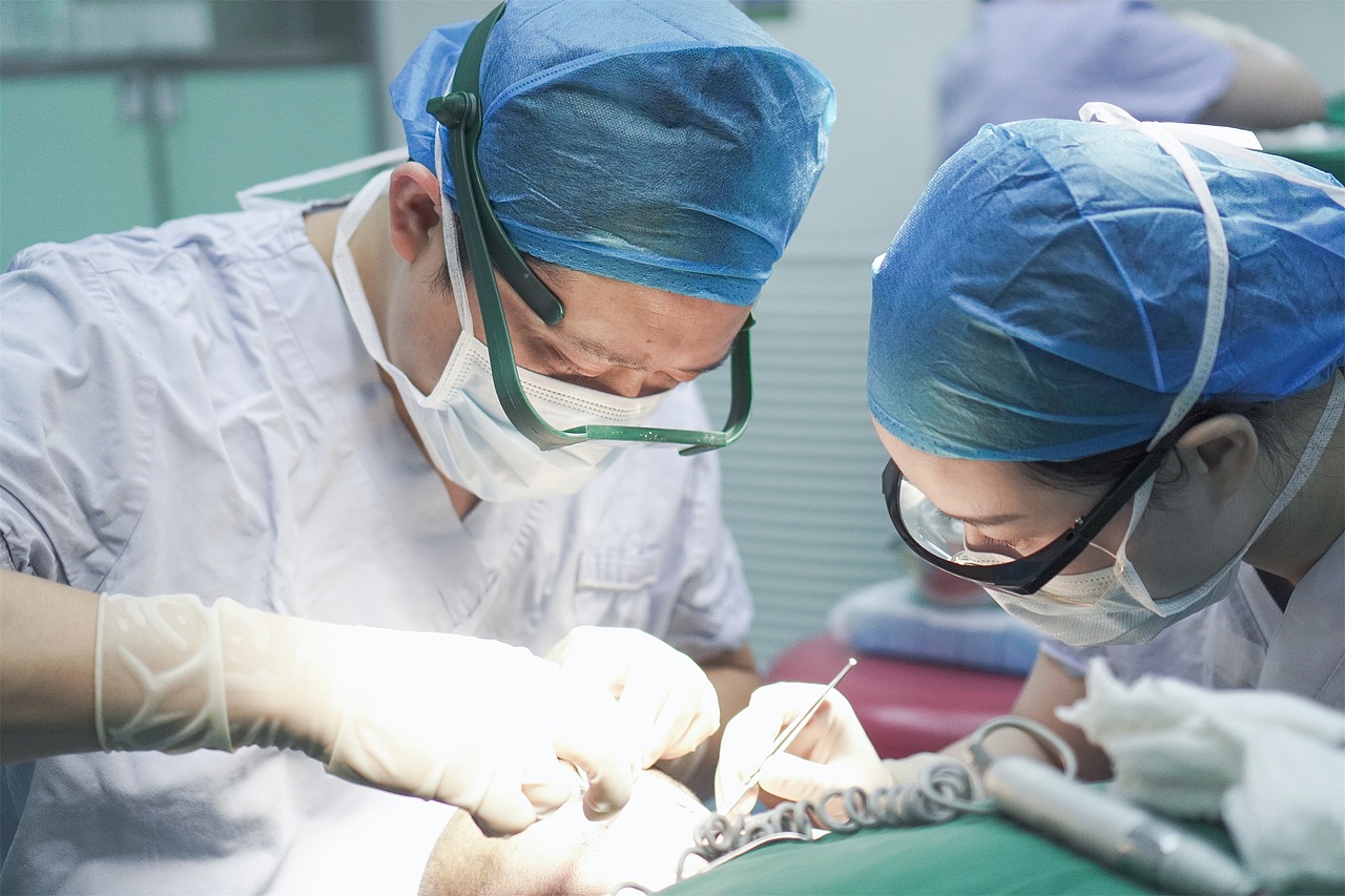 毛发种植医生术中纪实