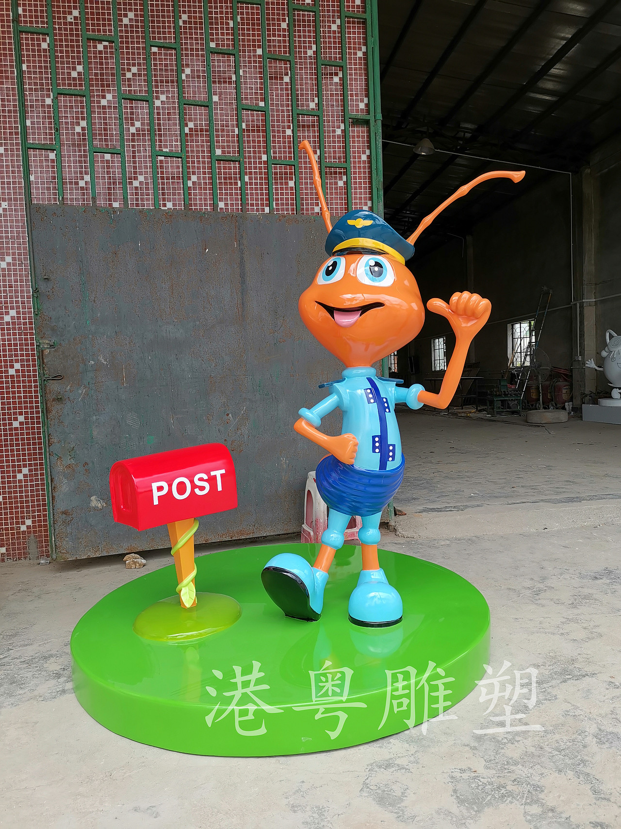 蚂蚁站长玻璃钢蚂蚁主题公园卡通雕塑树脂美陈装饰品（图ZMjMzOTExNzI4） - 雕塑 - 站酷设计师港粤雕塑艺术厂家原创素材 - 站酷ZCOOL