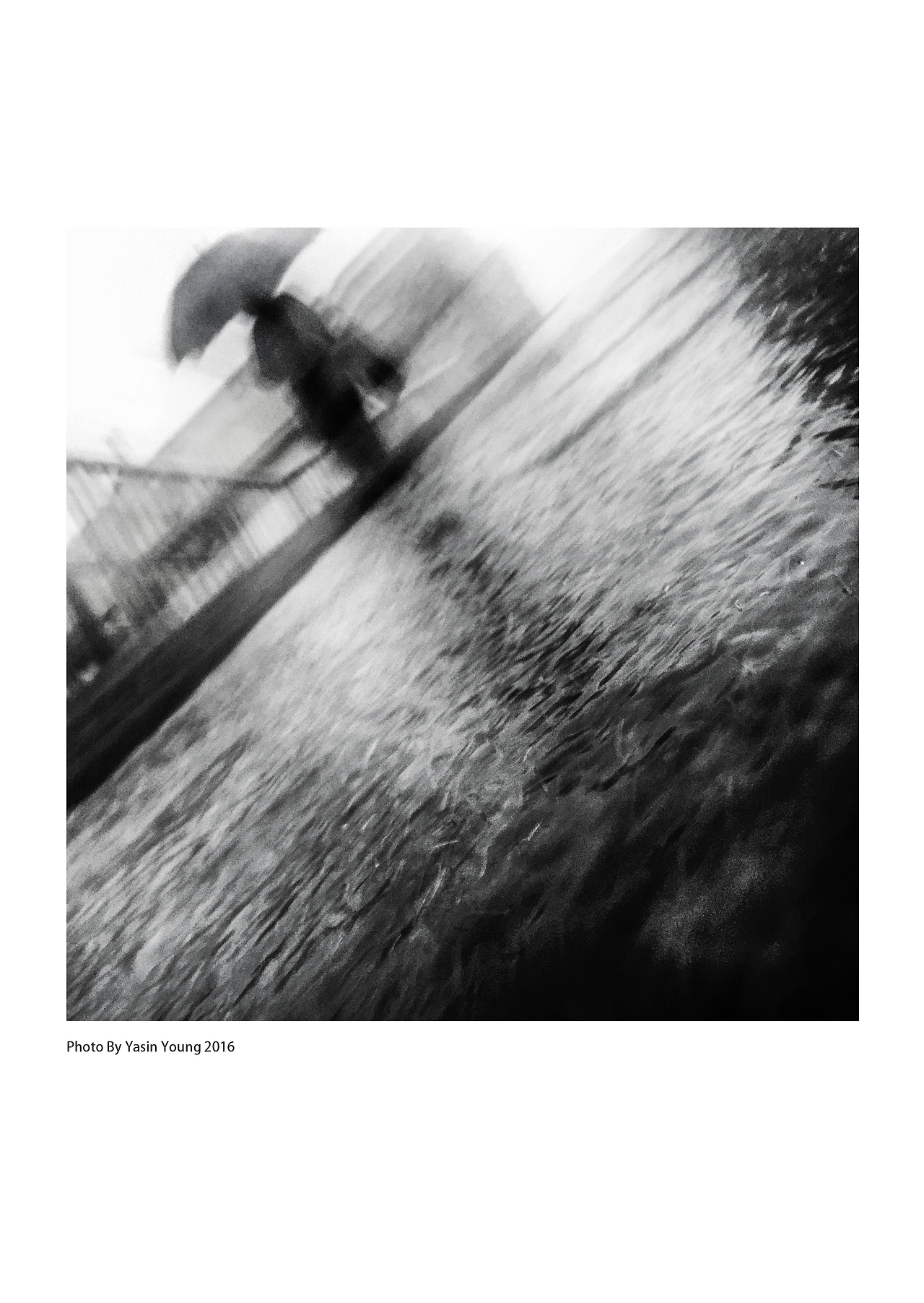 另一視角下的雨中北京（圖ZNTQzMDI1NjQ=） - 人文/紀(jì)實(shí)攝影 - 站酷設(shè)計(jì)師楊言原創(chuàng)素材 - 站酷ZCOOL