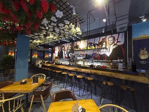 波普草莓音乐餐吧设计