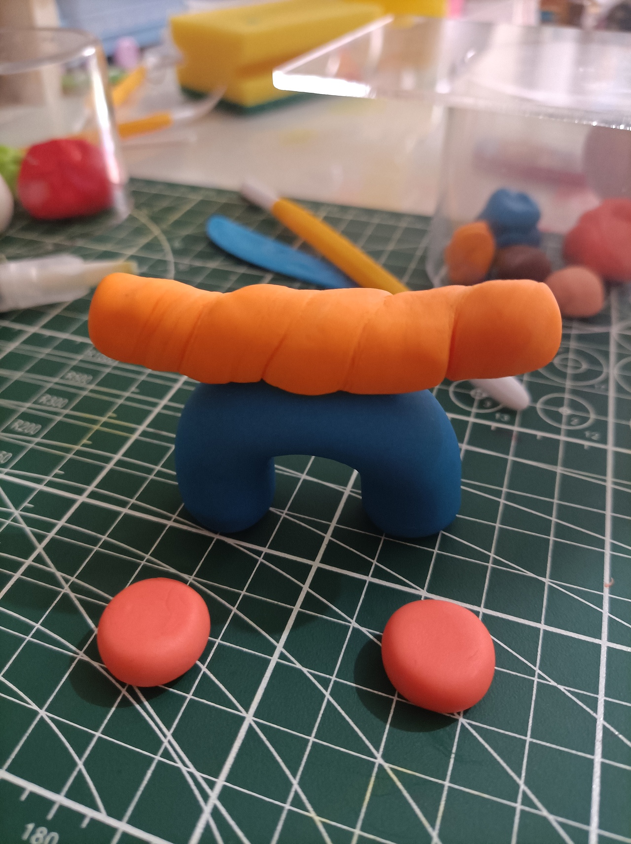 年过三十的我,只能学着别人的样子捏粘土